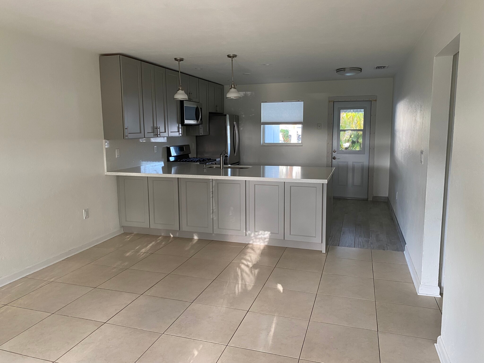 Kitchen - 1729 N 16th Ct