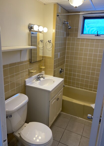 Building Photo - 93 Capen St