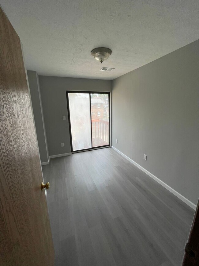 Building Photo - (22) 98-100 Woodruff Avenue