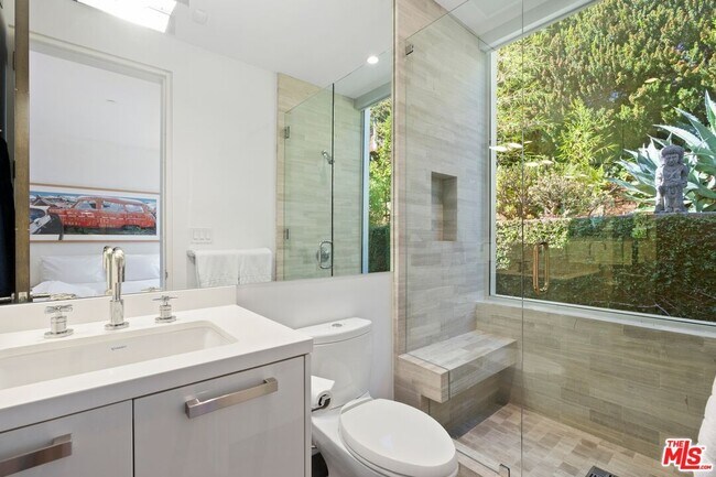 Building Photo - 1476 Blue Jay Way