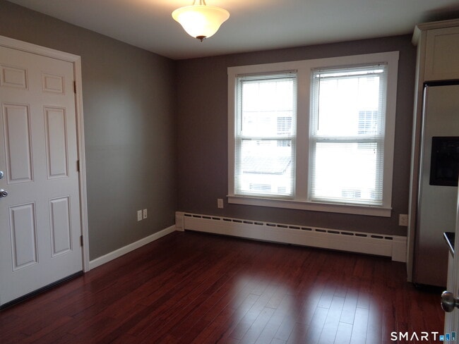 Building Photo - 15 Bradley Ave