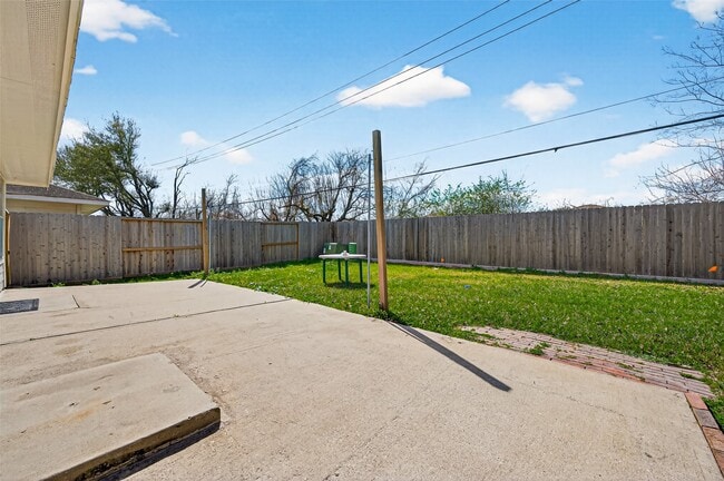 Building Photo - 11002 Bradford Way Dr