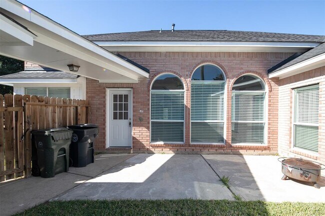 Building Photo - 4102 Magnolia Ln