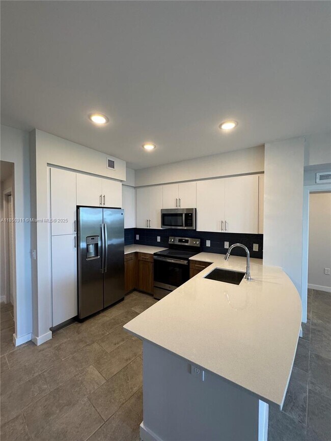 Building Photo - 2500 SW 22nd Terrace