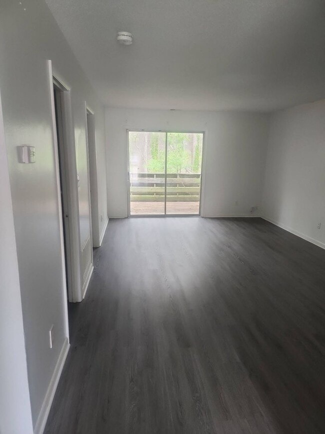 Building Photo - 2 Bedroom 2 Bathroom Duplex