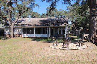 Building Photo - 3970 Hickory St