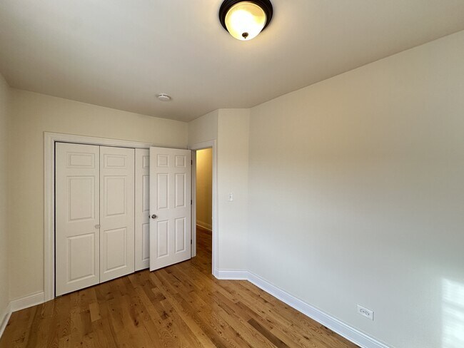 Building Photo - 824 W Cornelia