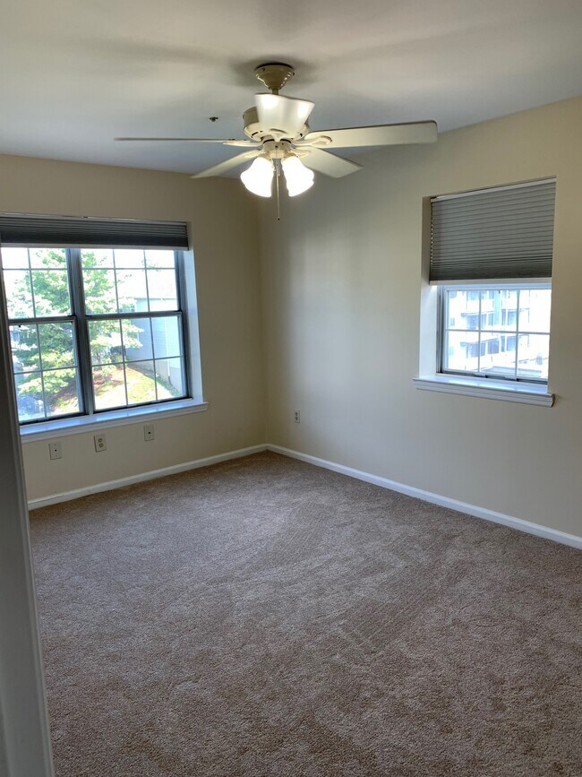 Building Photo - 2207 Waters Edge Dr