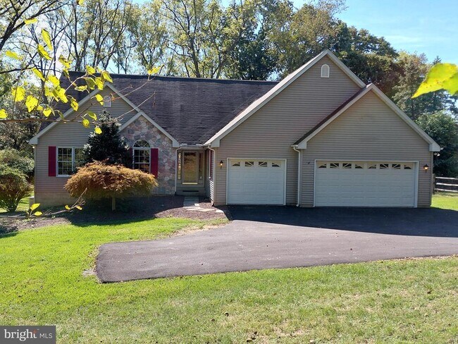 Building Photo - 1360 Ship Rd