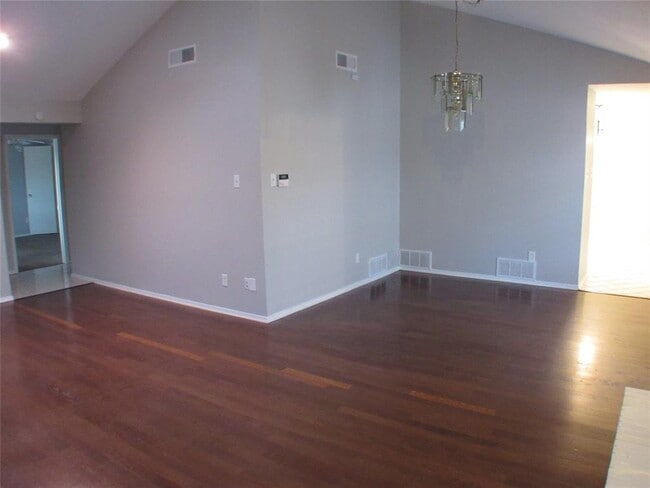 Building Photo - 10406 Shadow Bend Dr