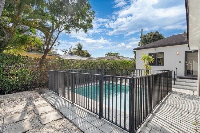 Building Photo - 920 SW 9th St