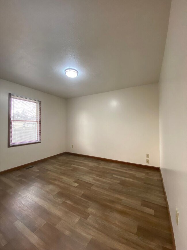 Building Photo - 1007 Zollinger Rd