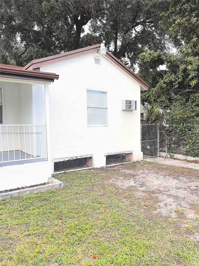 Building Photo - 3101 NW 28th St