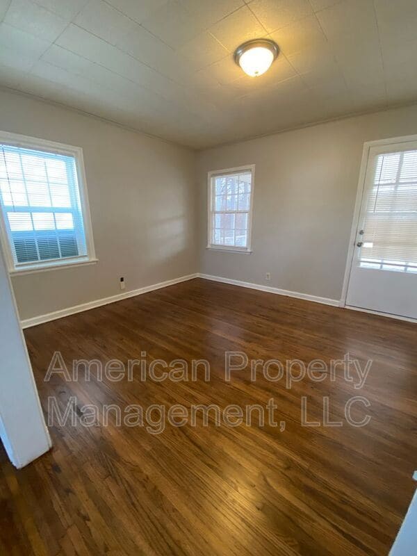 Building Photo - P2-1Q- 2808 E. 1st Pl.