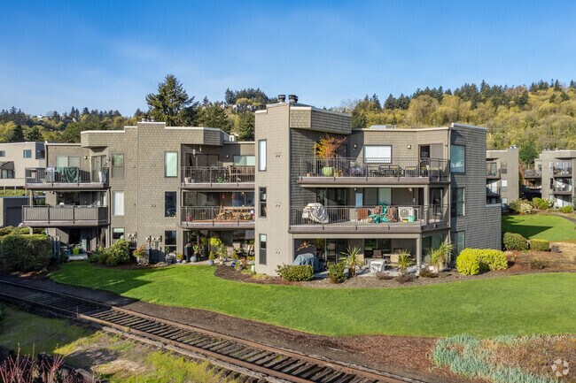 Building Photo - Willamette Shores Condominiums