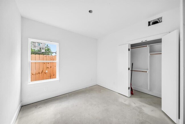 Building Photo - 405 Calloway St