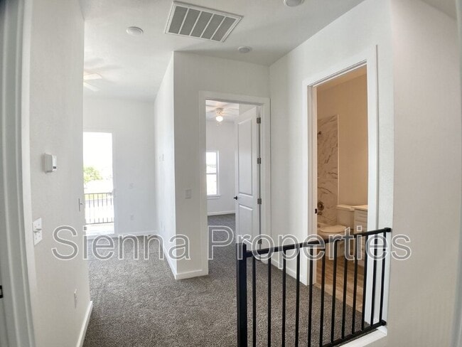 Building Photo - 255 Lourdes Ct
