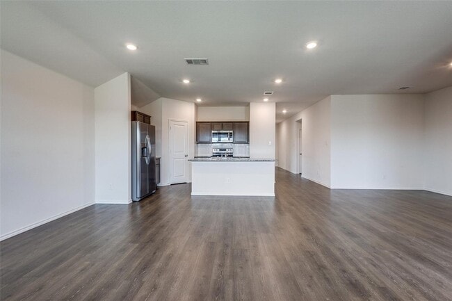 Building Photo - 808 Saddle Horn Way