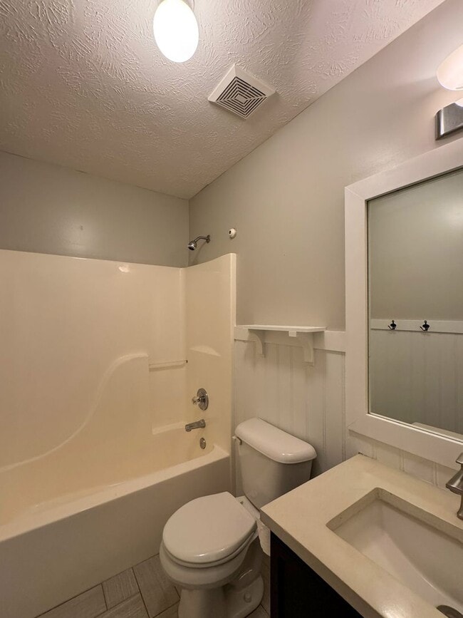 Building Photo - Charming 3 Bed 2 Bath Spring Lake Home wit...