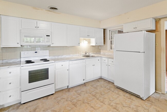 Building Photo - 160 St Benedict Ln