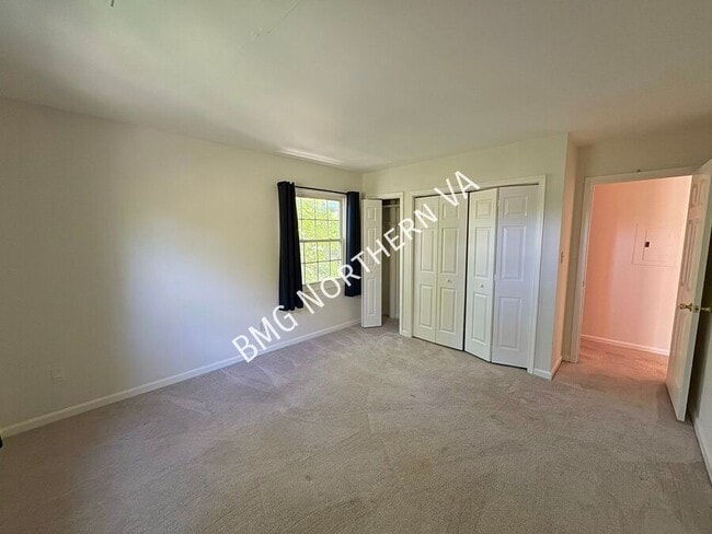 Building Photo - 5819-E Rexford Dr-