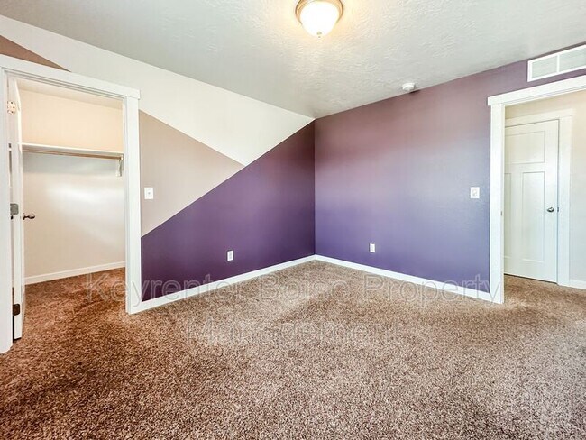 Building Photo - 4661 N Alester Ave