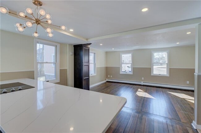 Building Photo - 30 Queen St