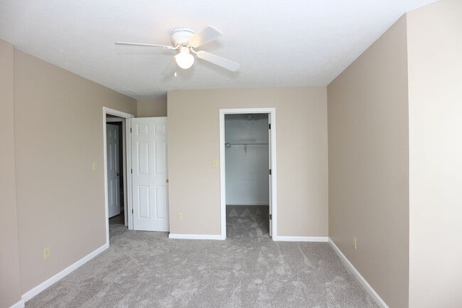 Building Photo - Large 5 Bedroom Westfield Home!