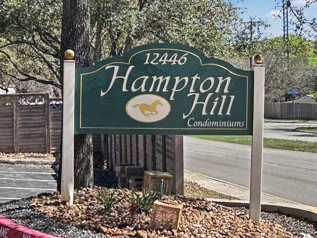 Building Photo - Charming 2BR Condo with Vaulted Ceilings, Fireplace & Pool Access