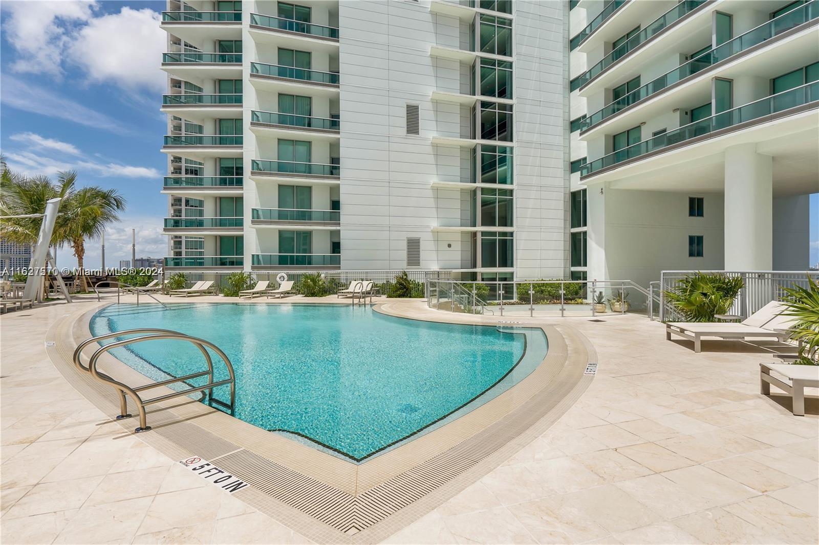 Building Photo - 900 Biscayne