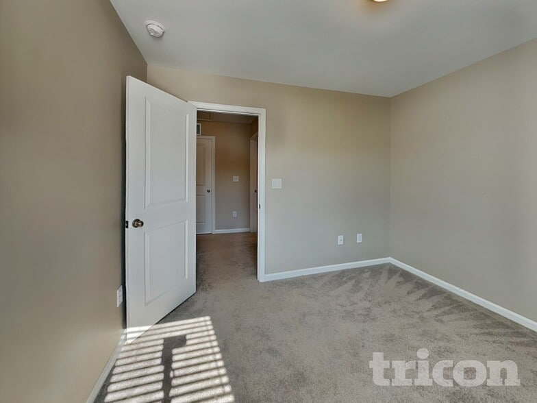 Building Photo - 76 Fresco Dr