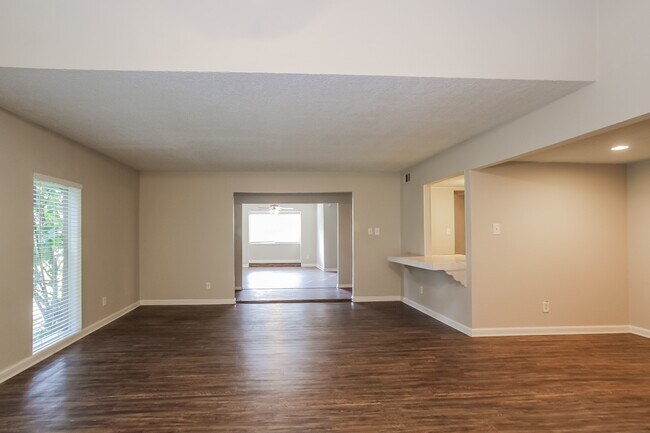 Building Photo - 17803 S Cypress Villas Dr