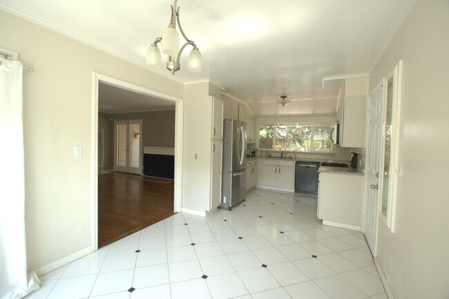 Building Photo - 1137 Forest Ave