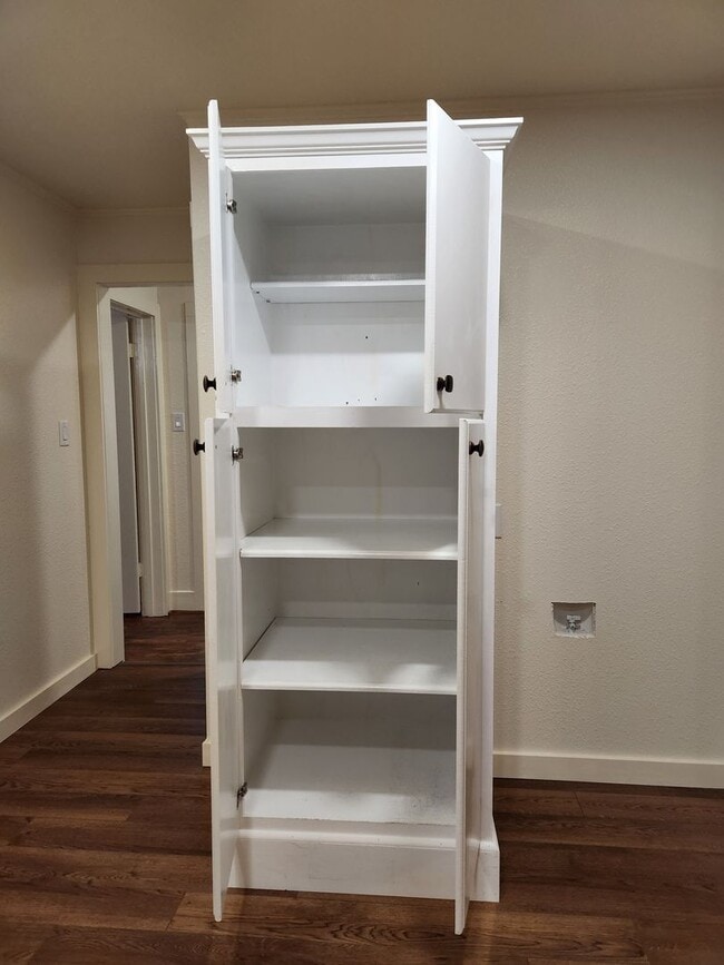 Building Photo - 1827 S Fredonia St