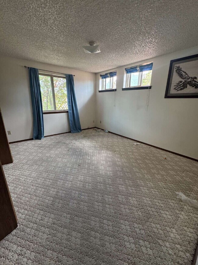 Building Photo - Spacious 3 bedroom, 2 bathroom home in Lander