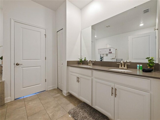 Building Photo - 9084 Sommerset Hills Dr