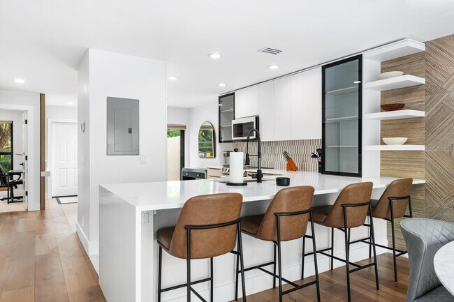 Building Photo - 541 N Ocean Blvd