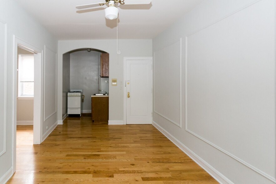 Building Photo - 2849 N Burling St