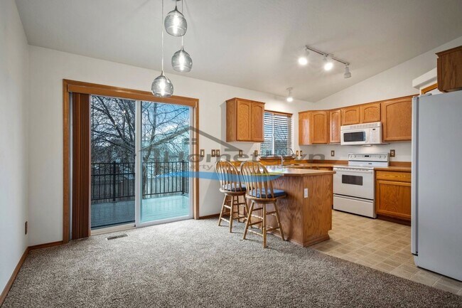 Building Photo - 433 N Brushwood Ct