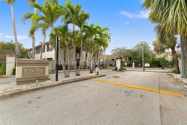 Building Photo - 390 City View Dr