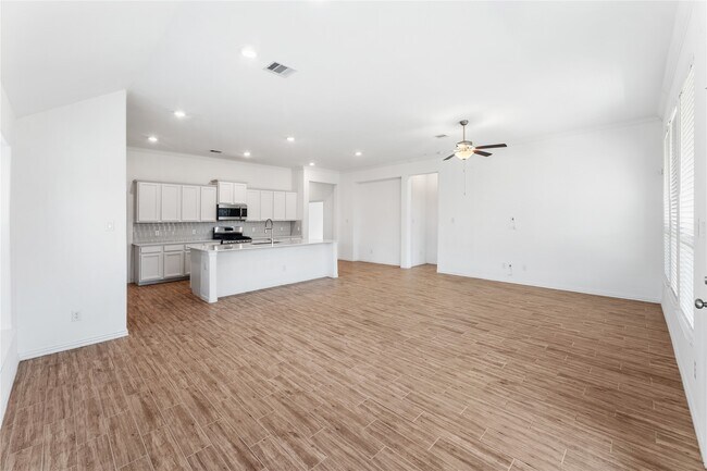 Building Photo - 13018 Hydeland Dr