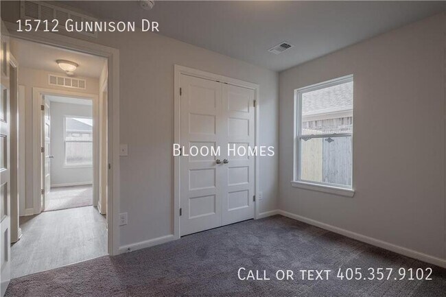 Building Photo - 15712 Gunnison Dr