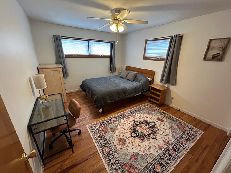 Building Photo - 4994 N Sedgewick Rd