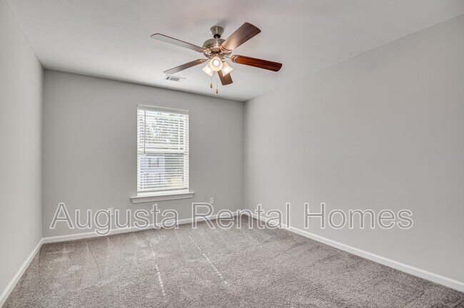 Building Photo - 909 Chesford Dr