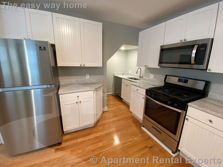 Building Photo - 73 Hall Ave