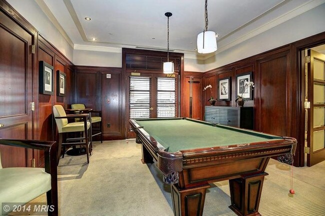 Building Photo - Upscale Living in Downtown DC! Pool, Gym, ...