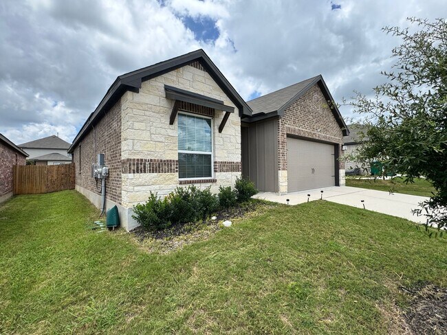 Building Photo - Stylish Single-Story Home with Solar, Mode...