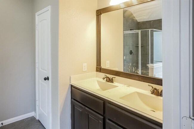 Building Photo - 297 Country Crossing Cir