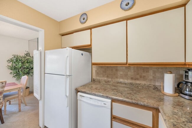 Building Photo - Rates Vary: $1,995 - $2,995