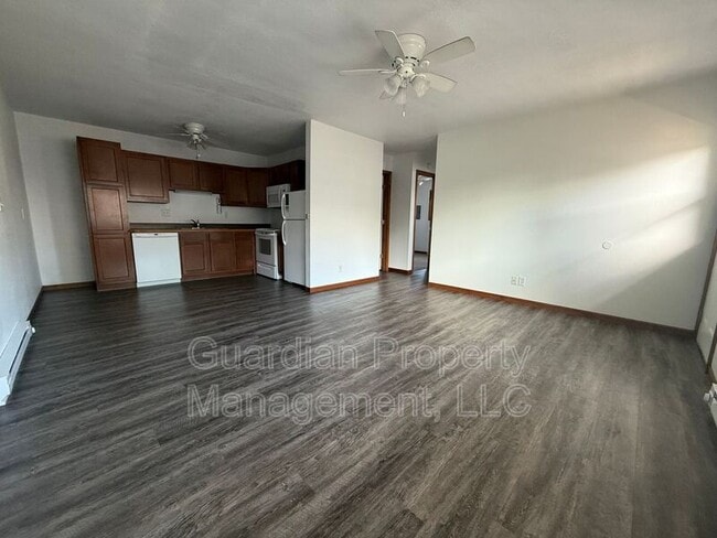 Building Photo - 1135 1/2 N College Dr